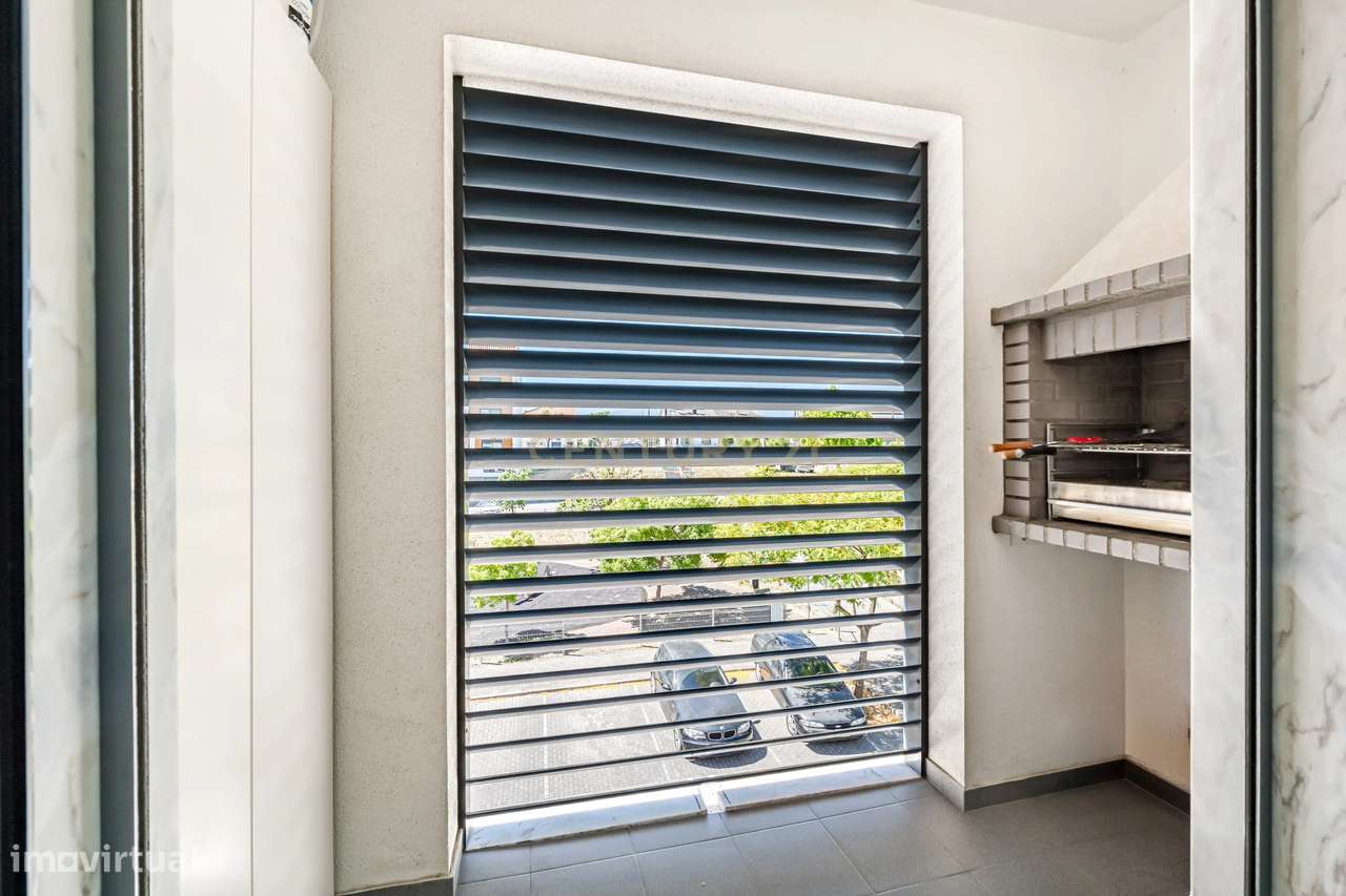 Excelente Apartamento T3+1 Duplex na Quinta da Fábrica, Vale de Milhaç-15
