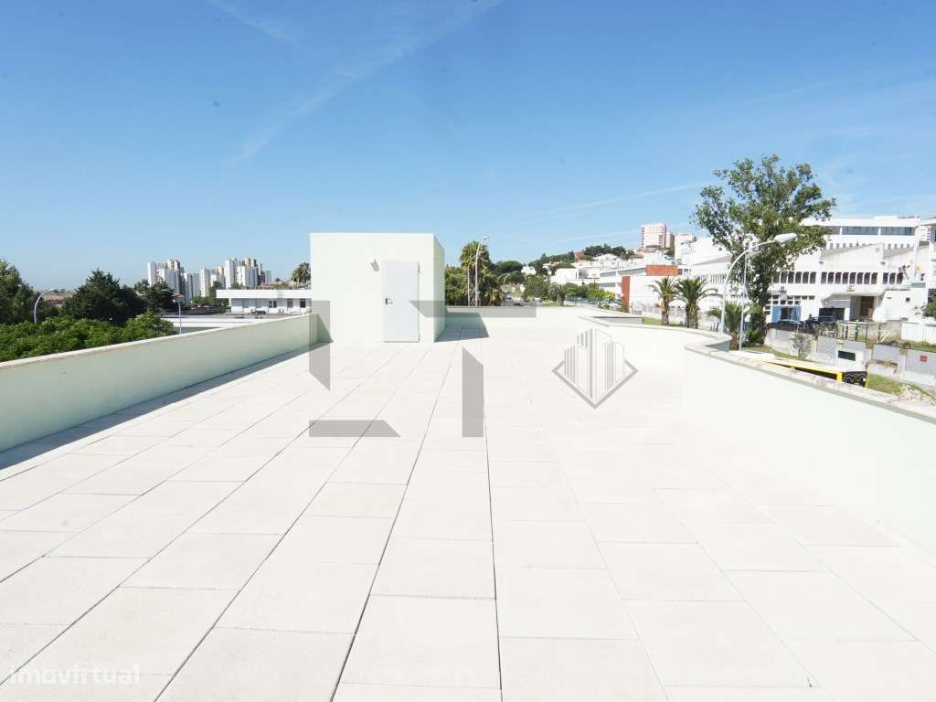 Prédio com Licença de Serviços para Arrendamento em Alfragide, Lisboa-32