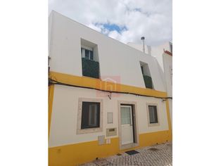 Moradia T2 renovada no Coração do Centro Histórico de Alcochete - Grande imagem: 4/30