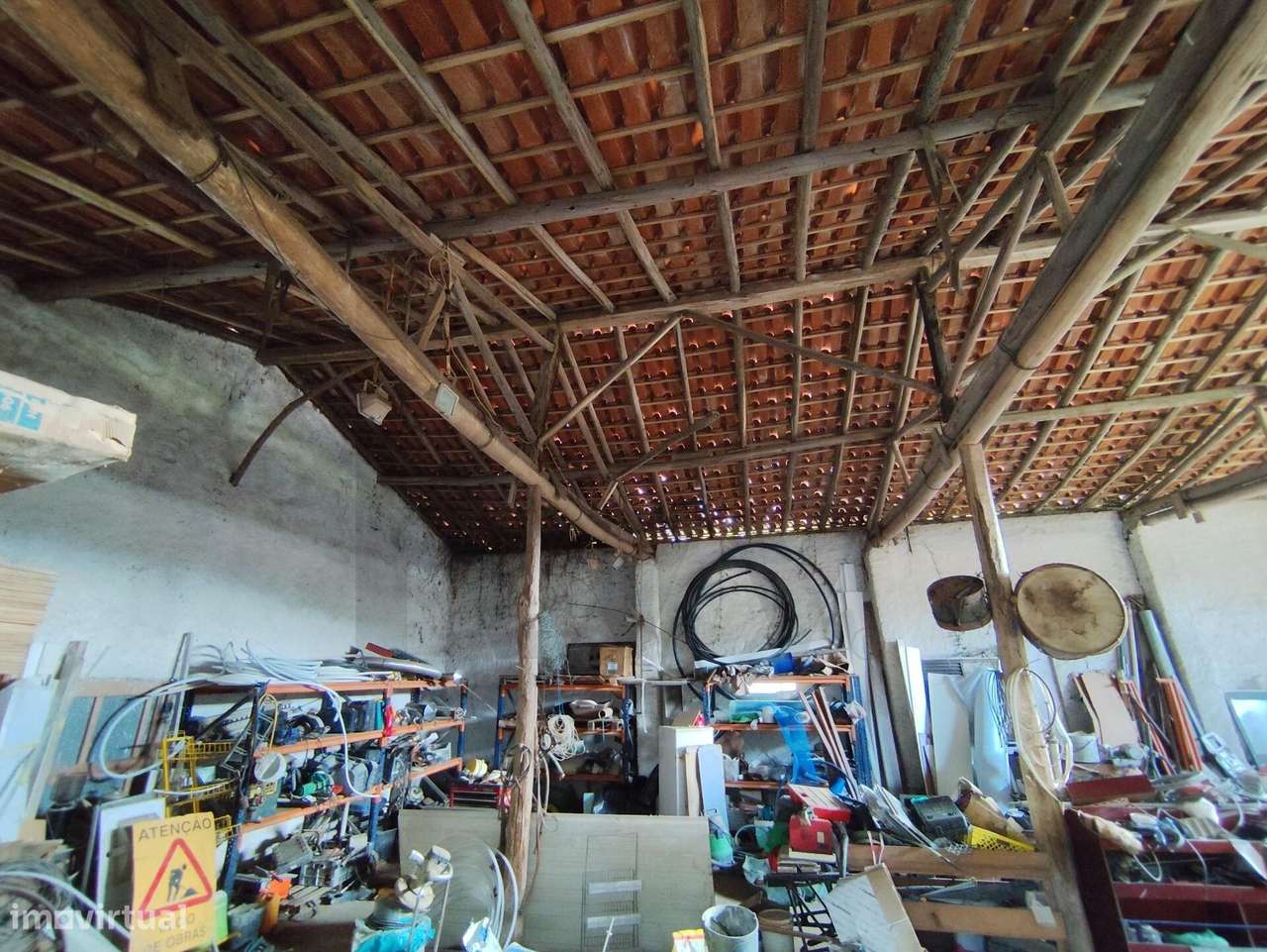 Armazém Amplo com Terreno em Vila Nova de Poiares – 150m2 de Área Cobe - Grande imagem: 4/18