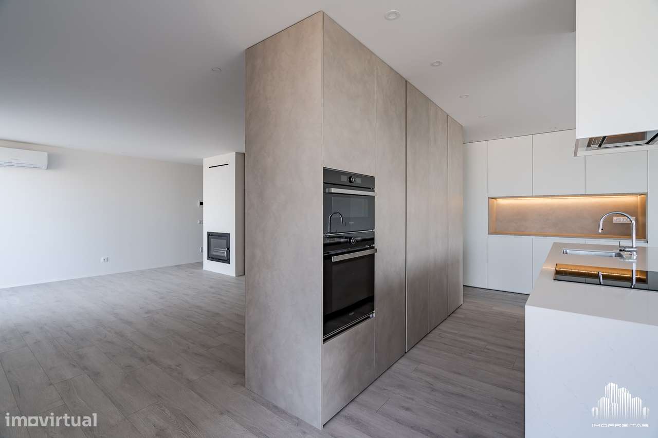 Fantástica Penthouse T4 com três Frentes e um Terraço de 120m2!-35