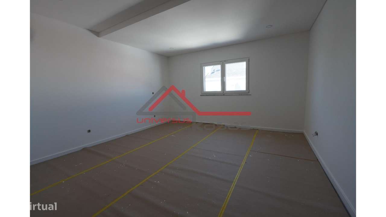 Moradia Geminada T3 em Alto Estanqueiro-16