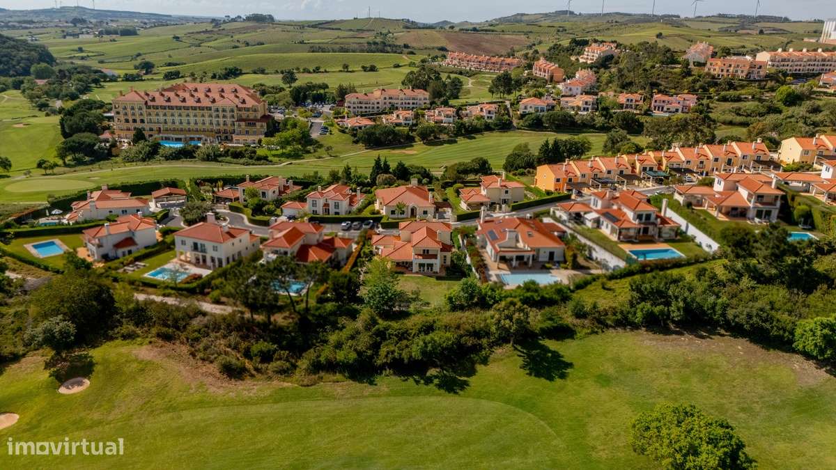 Campo Real: Moradia T4 Isolada com Vista Serra!-42