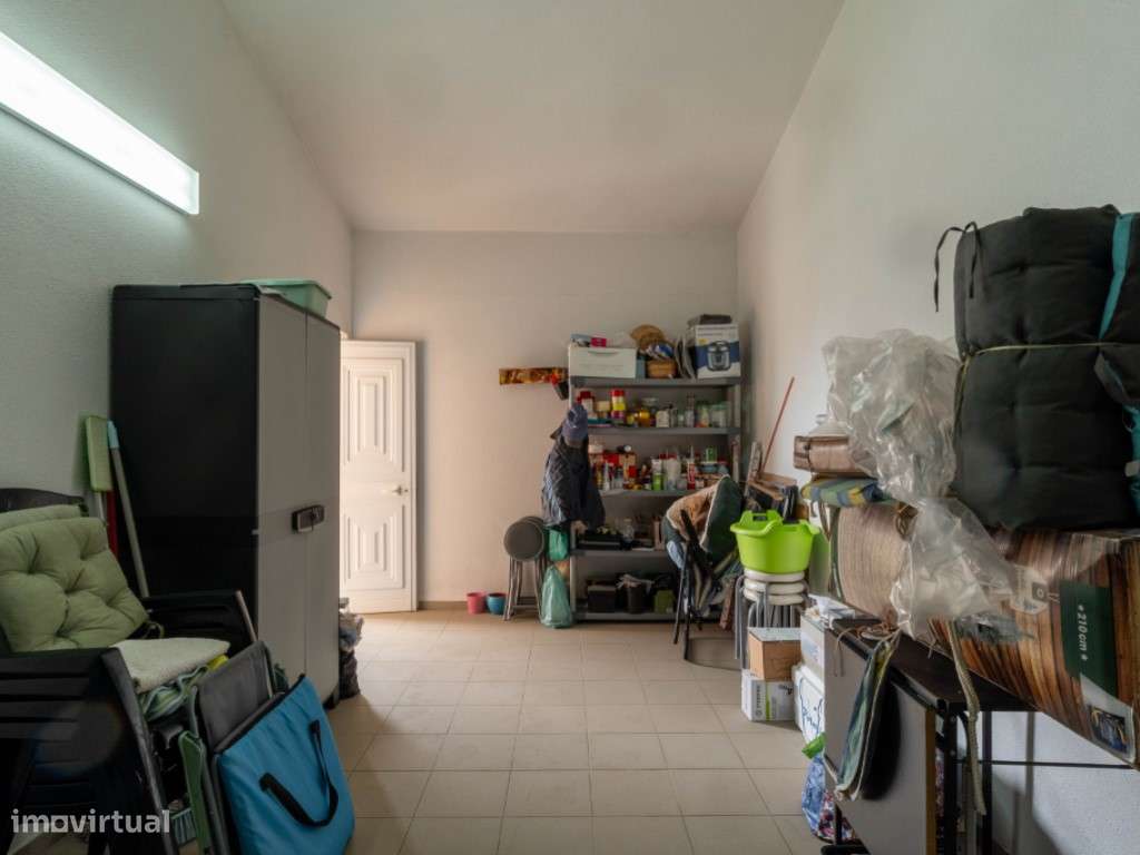 Moradia T4+1 localizada no bairro do 'Casal Novo'.-38