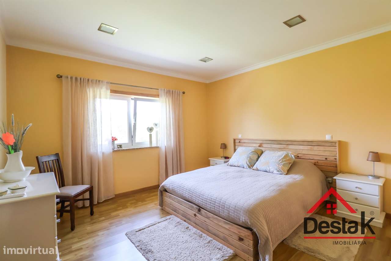 Fantástica Moradia isolada V4 em Lordosa, Viseu-24