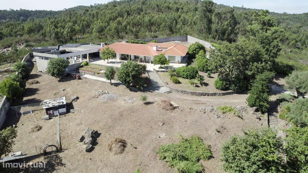 Moradia Térrea de 596m2 em Terreno de 10.000m2 | Paços de...-2