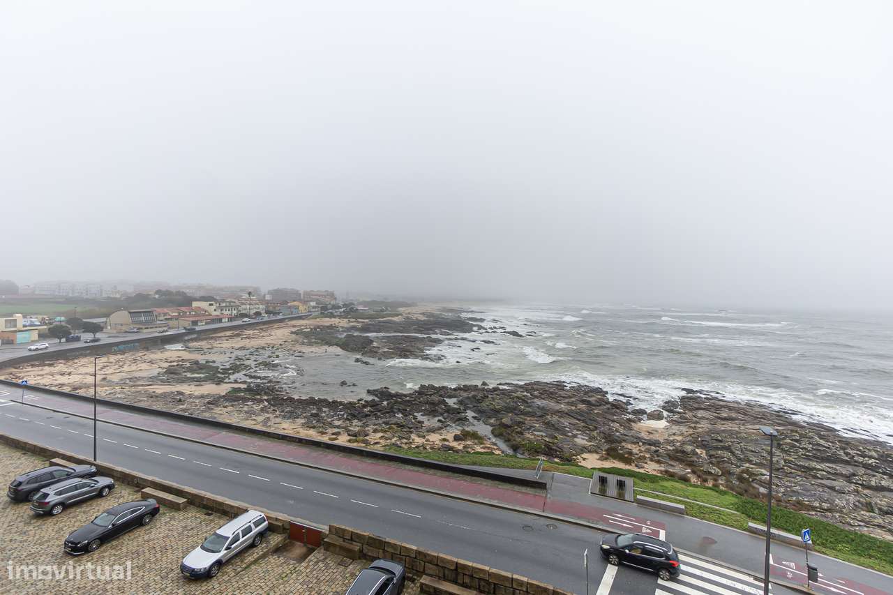 T2 no Último Piso | Condomínio Privado com Piscina | Vista Mar-22