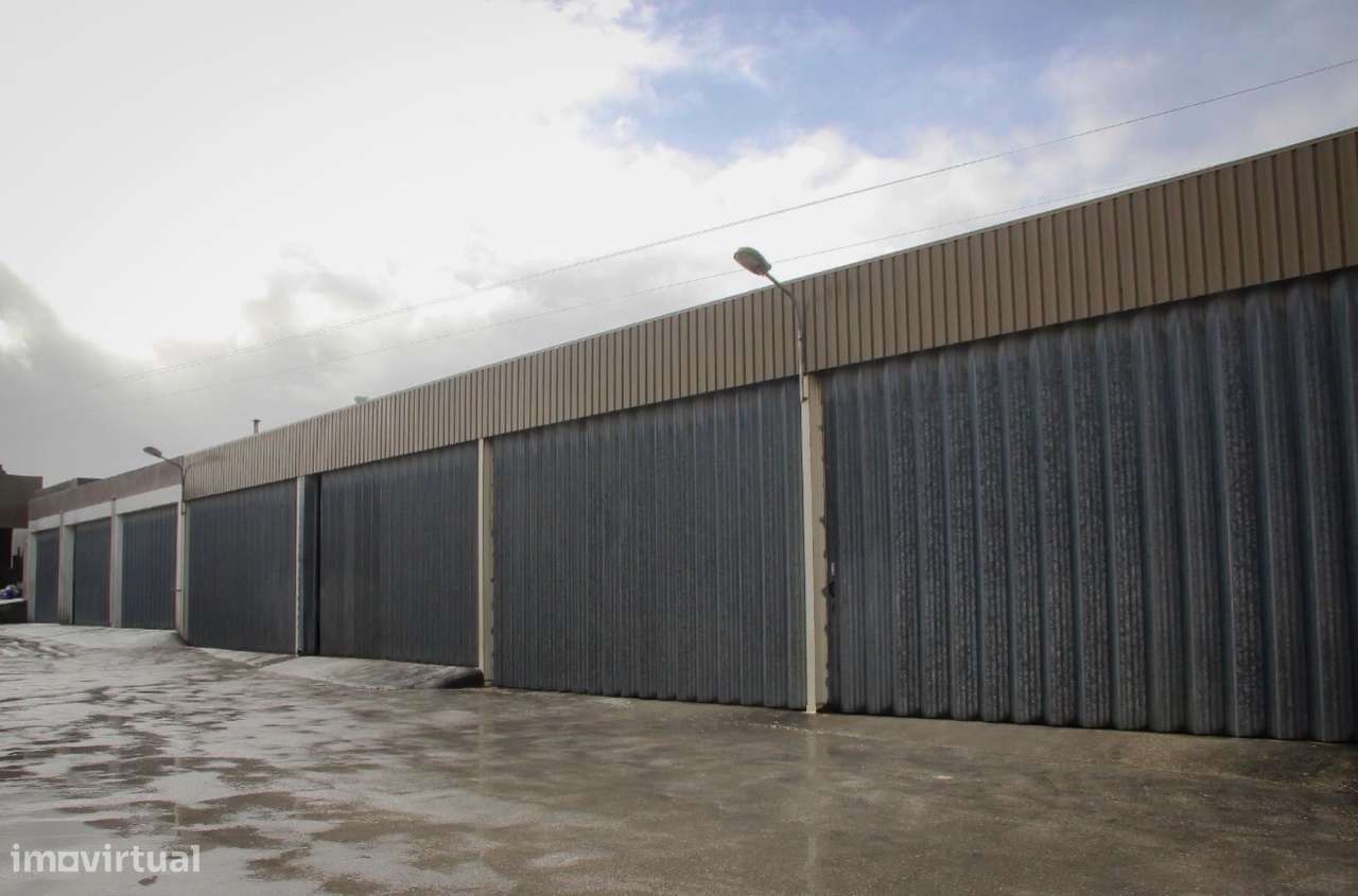 Armazéns desde 40m2 a 240m2 com acesso fácil em Sintra - Grande imagem: 2/3