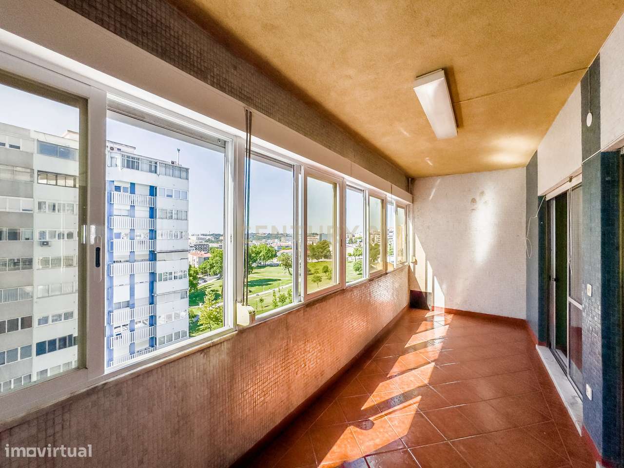 Apartamento T2 com Vista de Rio | Almada-8