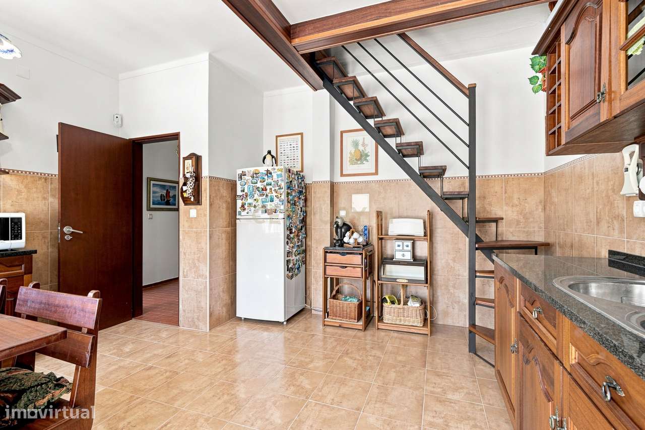 MORADIA TÉRREA T2+2 COM GARAGEM E PISCINA AQUECIDA, NA SILVEIRA, A 5 M-25
