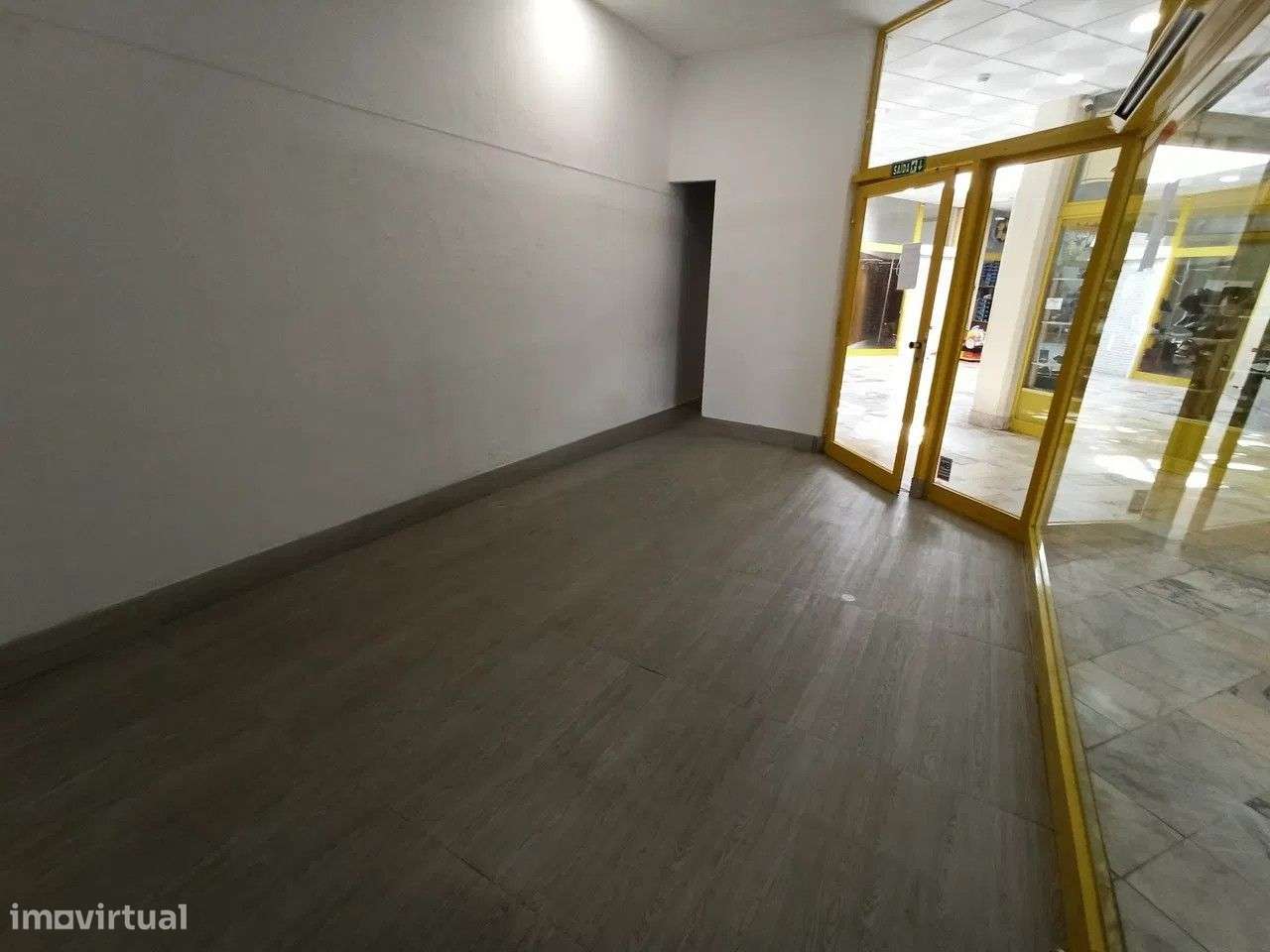 Loja Centro Comercial D. Maria II, Cacém - Grande imagem: 5/7