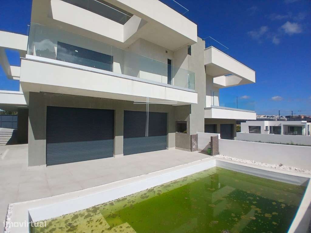 Moradia Geminada T4 1 Arquitetura Contemporanea Com Piscina Alto