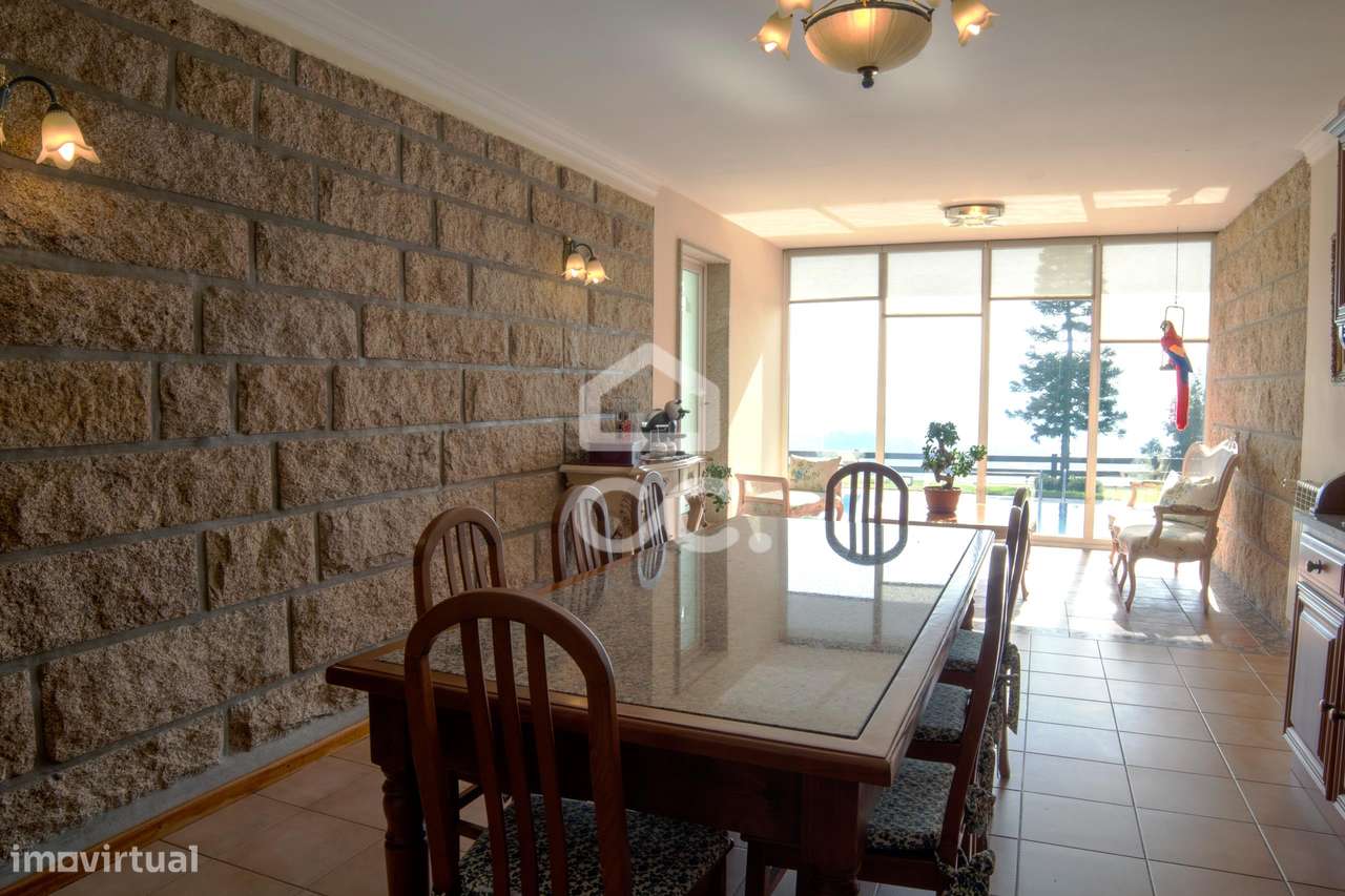 Moradia T6 com piscina e vistas-35