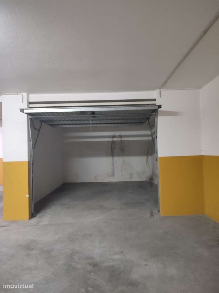 T1 com boas áreas, garagem fechada junto ao ALDI-17