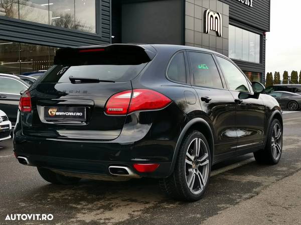 Porsche Cayenne 3.0 L V6 - 2