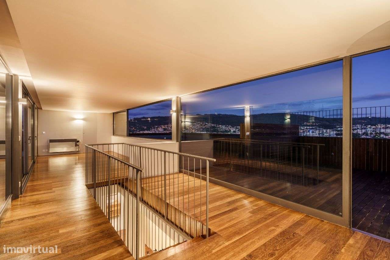 Penthouse Luxuosa com Piscina e Vistas 360º no Coração de Braga-42