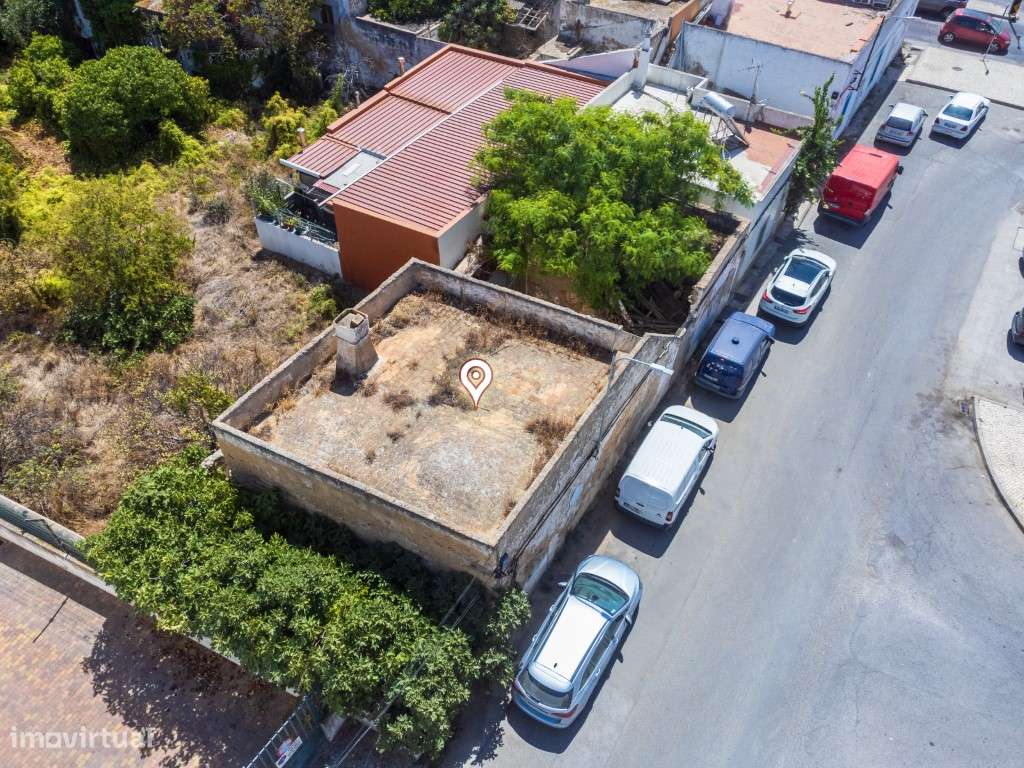 Terreno com Casa em ruínas no Centro de Olhão-43