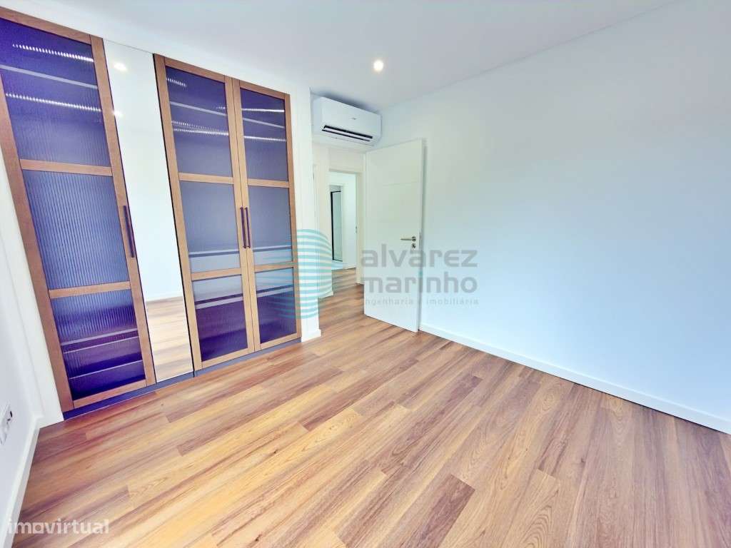 Moradia T3, com espaço exterior e anexo-10