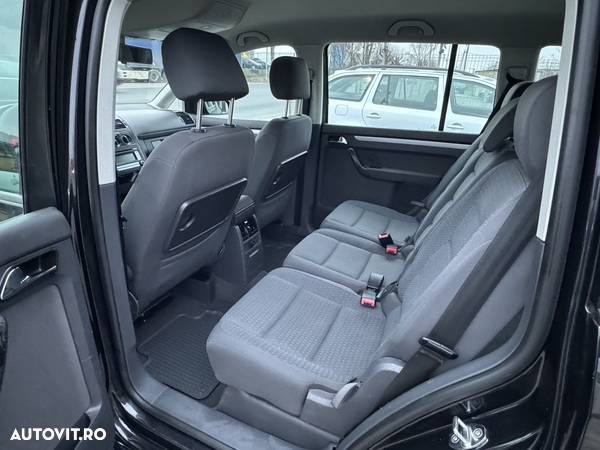 Volkswagen Touran 2.0TDI Highline Aut - 15