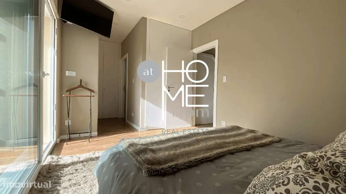 Caramão da Ajuda | Moradia T3 geminada única | Com garagem e terraço-17