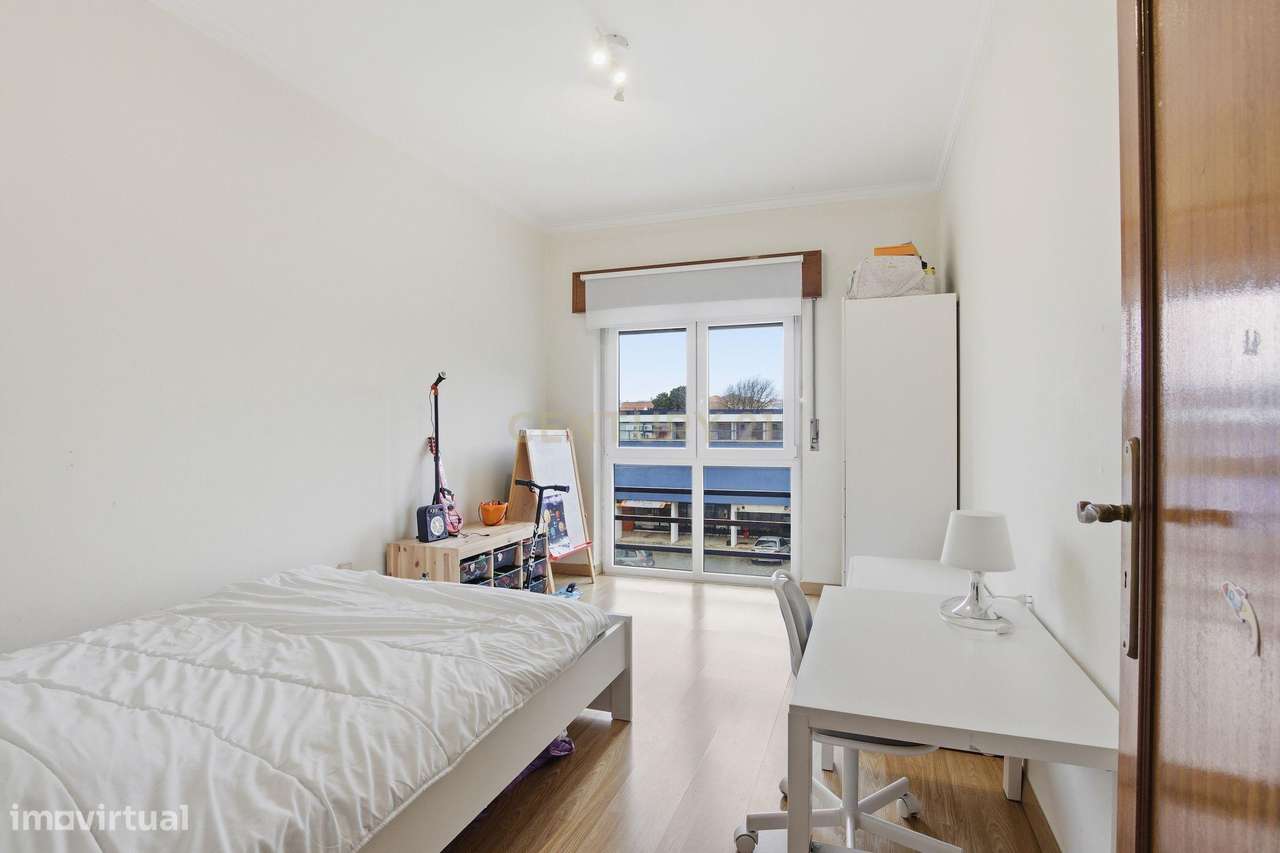 Apartamento T3 à Venda em Casal de Cambra – Excelente Estado de Conser-22
