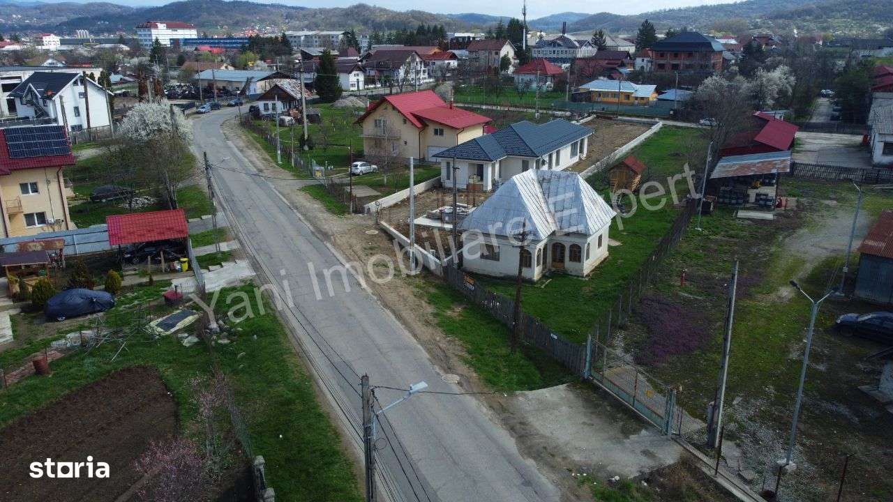 Casă de vânzare în Curtea de Argeș. - Imagine principală: 5/20