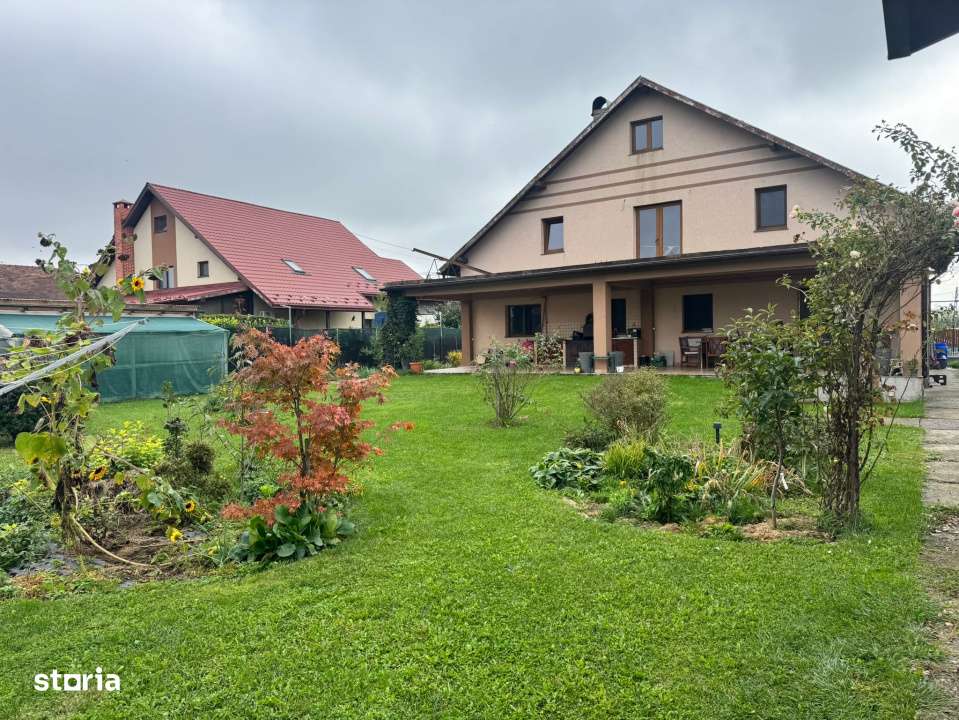 Casa superba intr-o zona linistita – 4 dormitoare, 3 bai, living spa - Imagine principală: 5/19