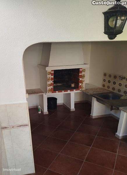 Moradia T2-R/C, Mobilada,  Aroeira, Charneca Caparica em  condomínio. - Grande imagem: 4/13