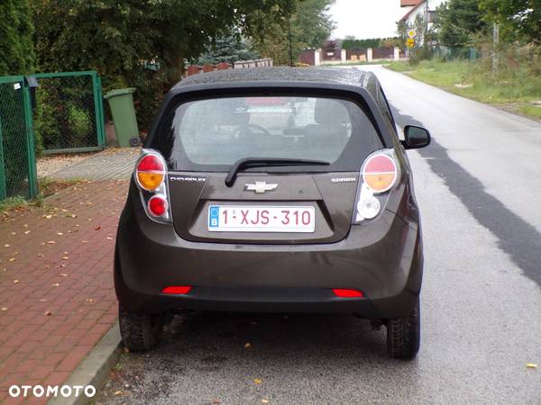 Chevrolet Spark 1.0 + - 16