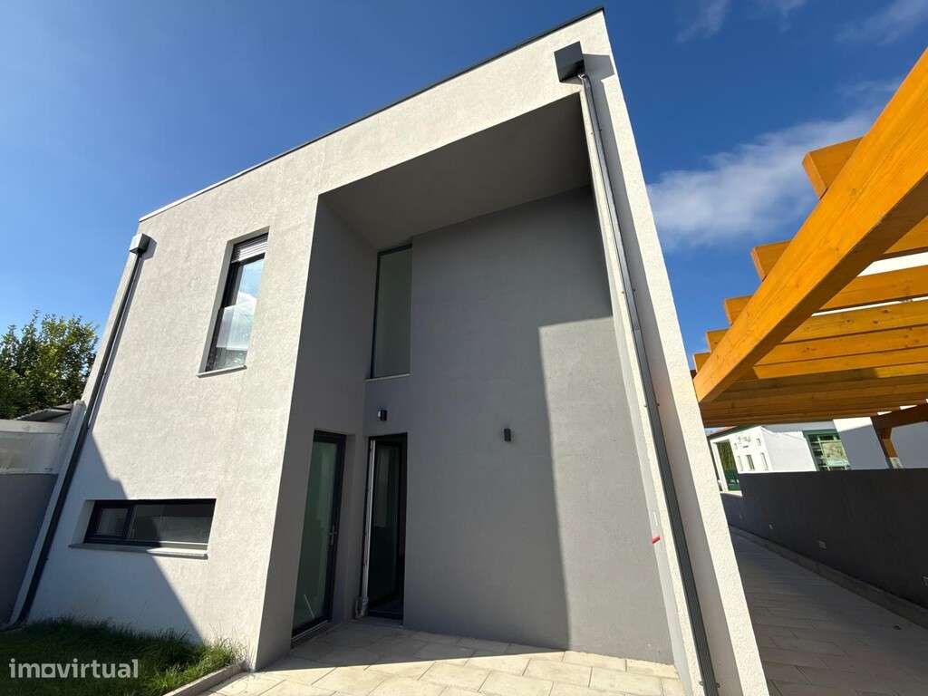 Moradia Geminada M4 com garagem em zona de  Agueda - Grande imagem: 4/22