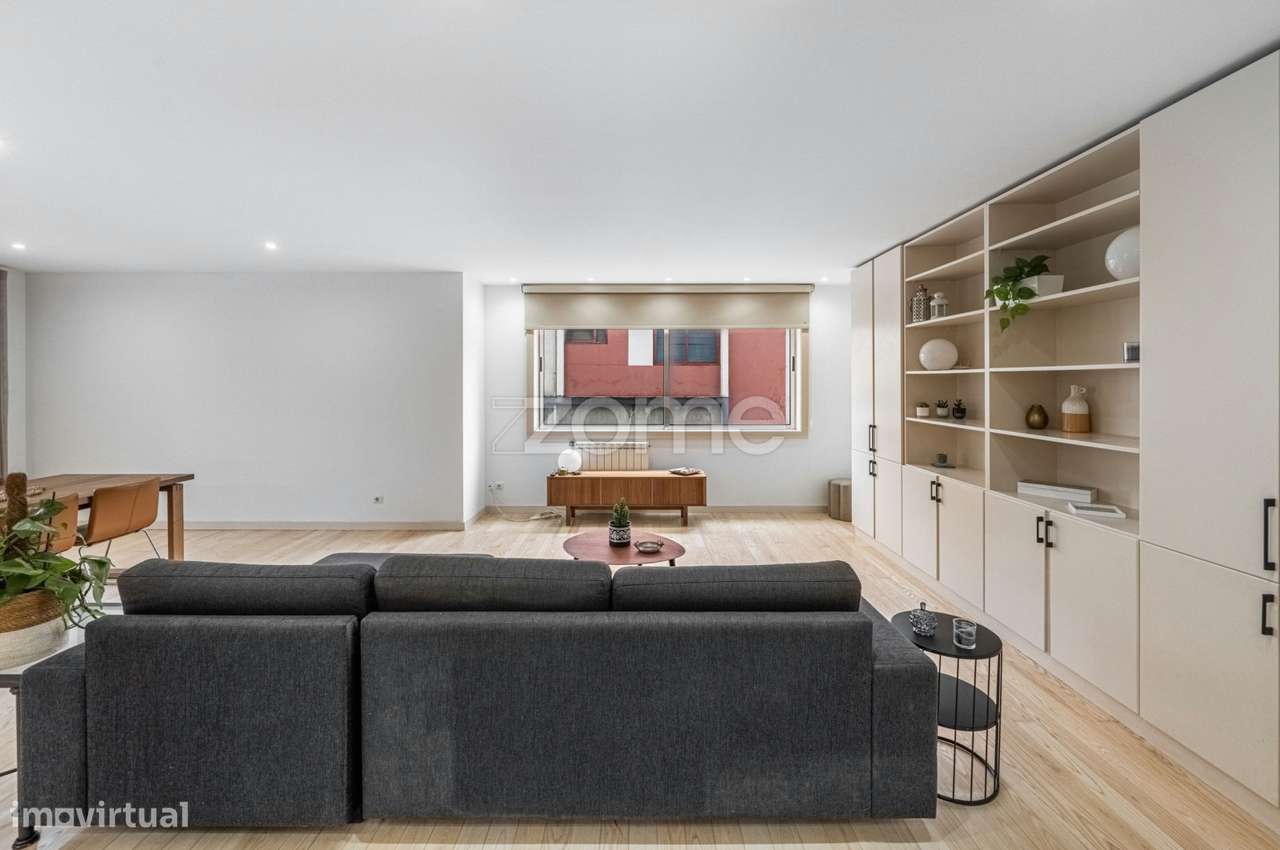 Apartamento T2 renovado | Garagem box | Campo Alegre - Grande imagem: 3/27