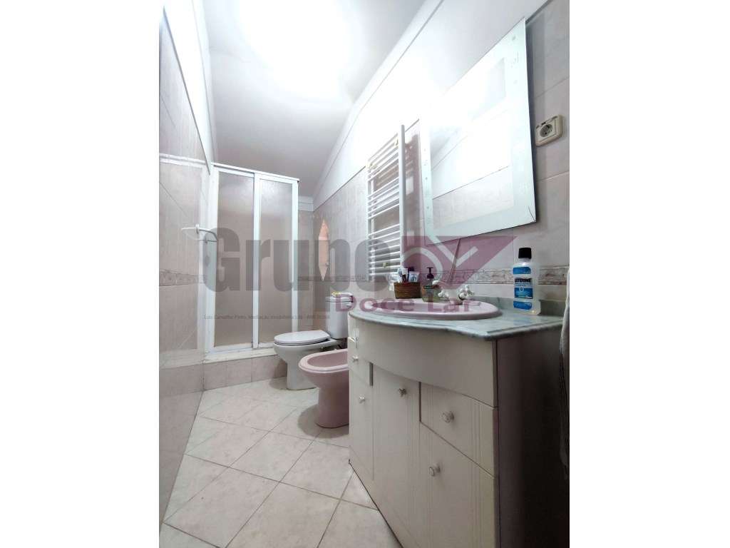 Moradia Isolada T5 com Garagem e anexo em Quinta do Conde-34