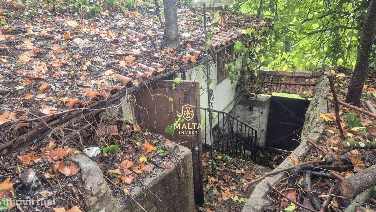 Oportunidade Única – Moradia para Recuperar em Terreno Urbano - Grande imagem: 2/17