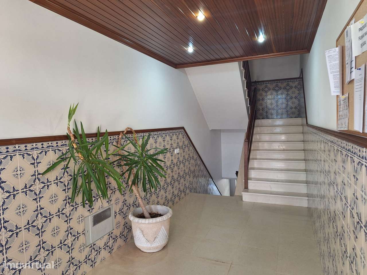 T4 com Estúdio em Bonito Prédio-21