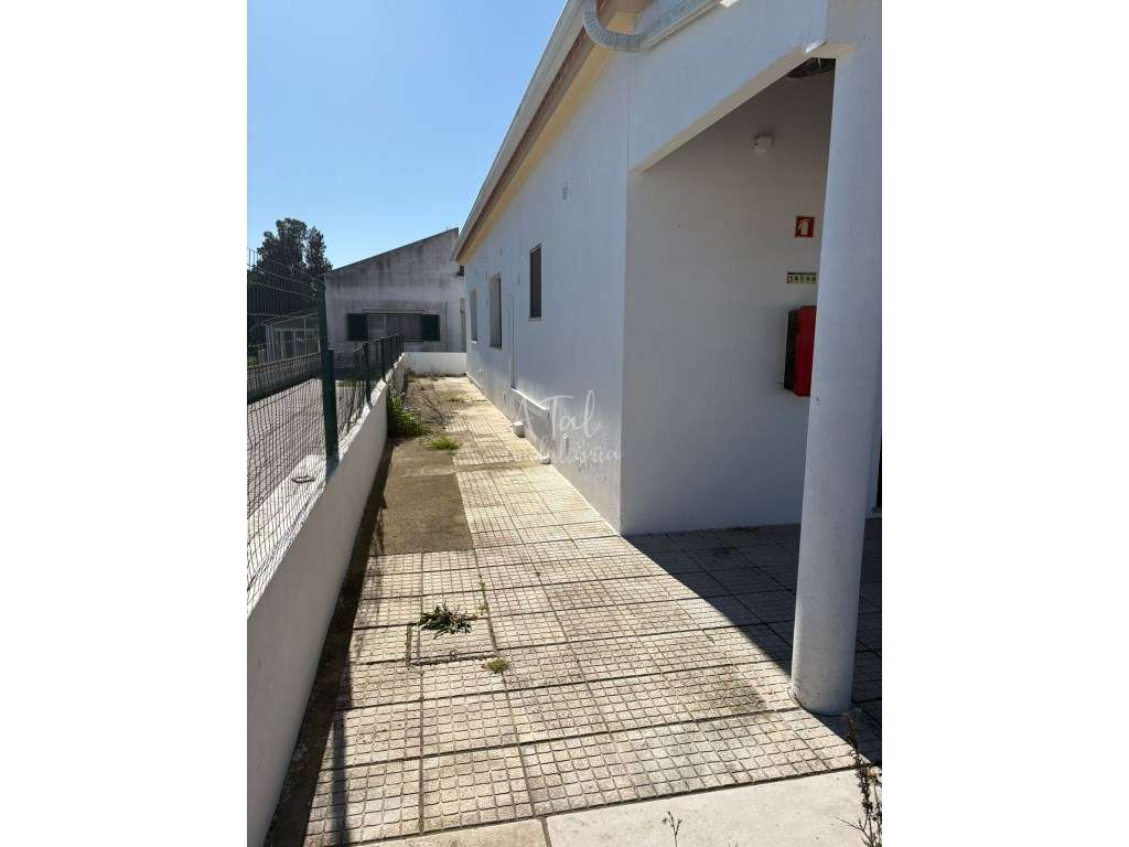 Oportunidade para Investimento - Antiga Fábrica com Potencial de Re... - Grande imagem: 4/26