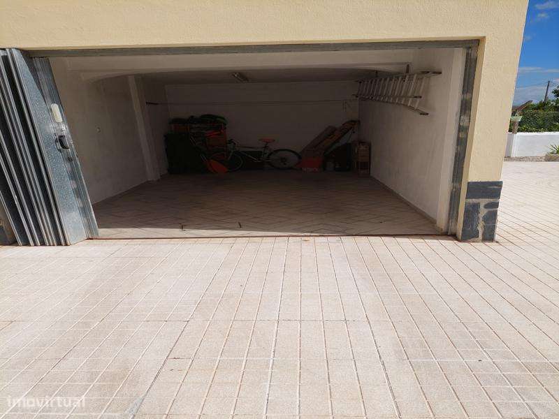Excelente Quintinha em Lote de 1960 m2, com construção de 300 m2-11
