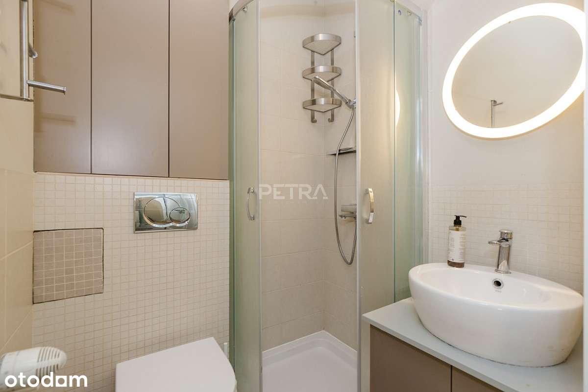 Dwupoziomowe mieszkanie przy stacji metra-5