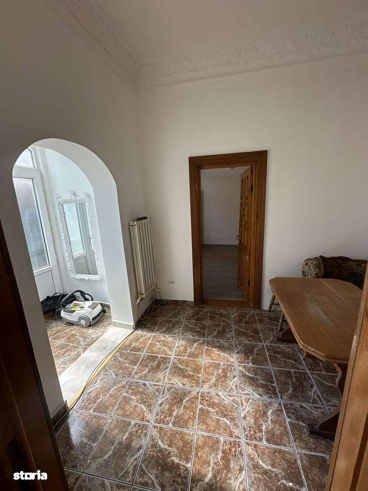 Casă cu 2 camere de vânzare în zona Grivita - Imagine principală: 2/13