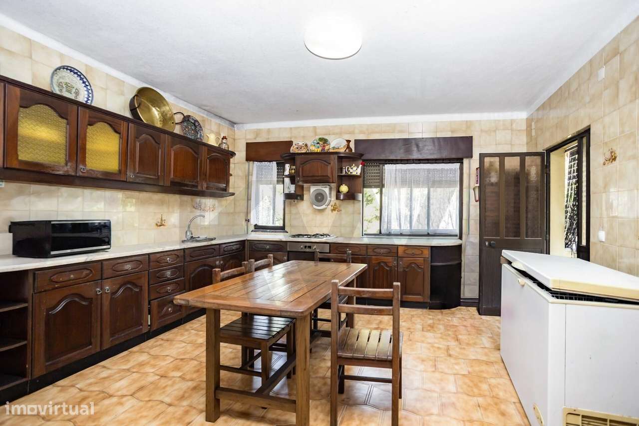 Fantástica Moradia T4 (10 Divisões) com Terreno de 869 m2 – Imenso Pot-9