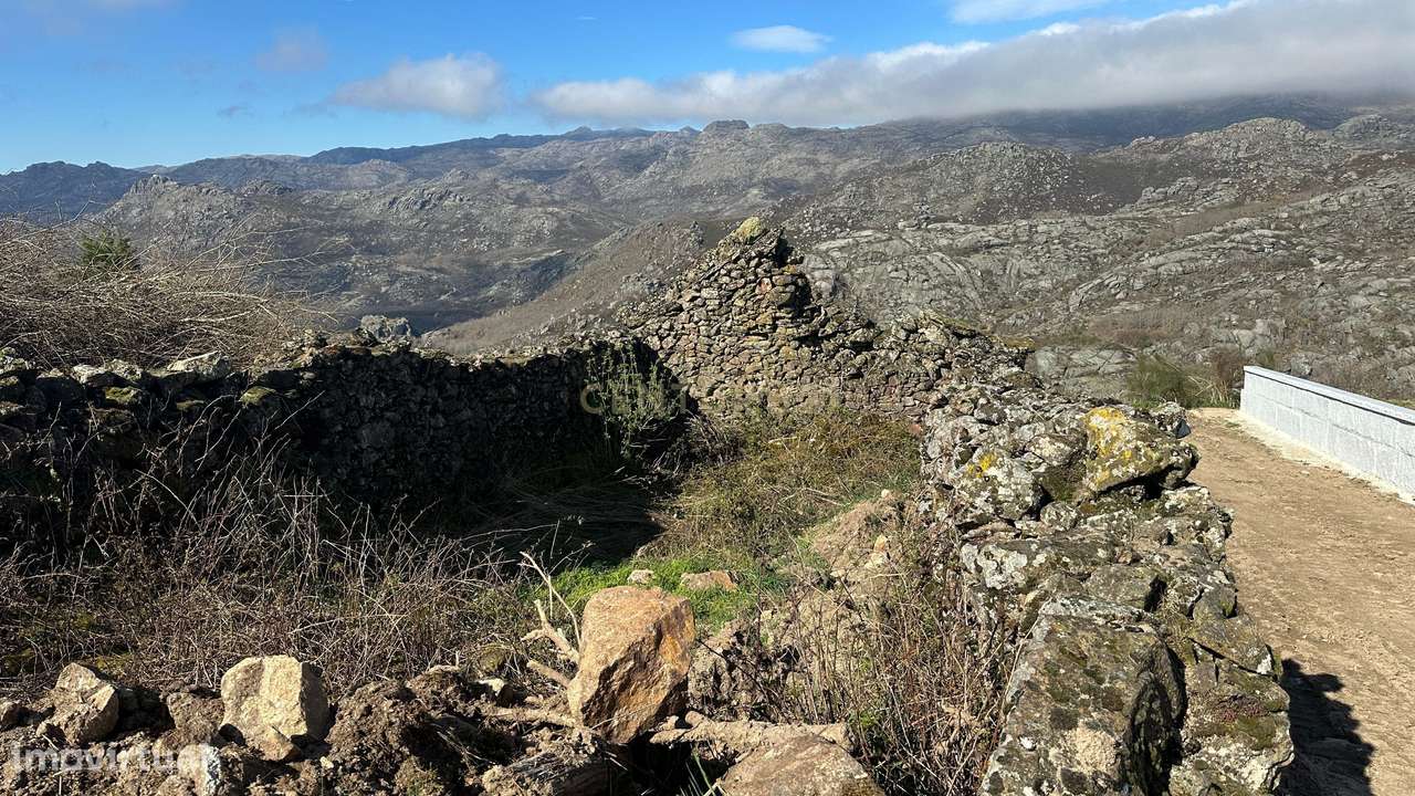 Terreno com Ruina em Pitão das Junias, zona do geres-23