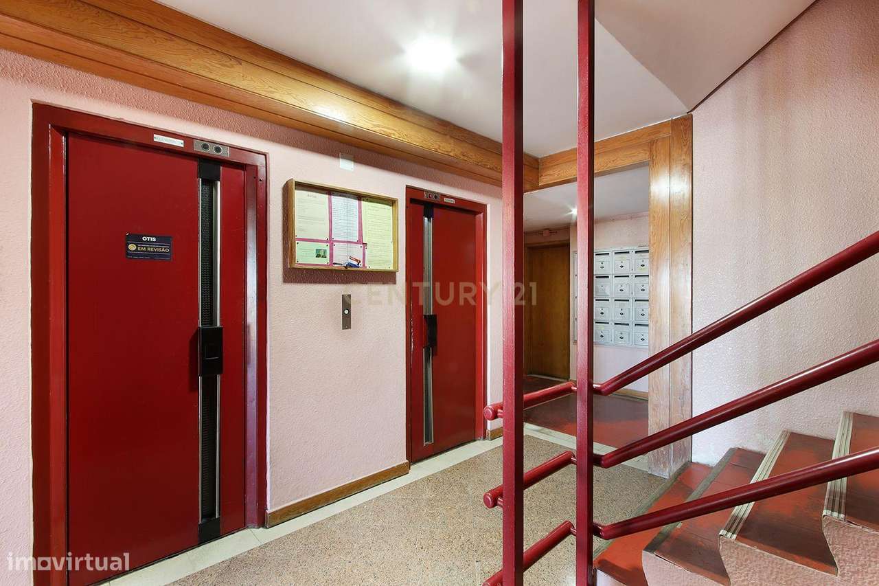 Apartamento T2 na Tapada das Mercês-14