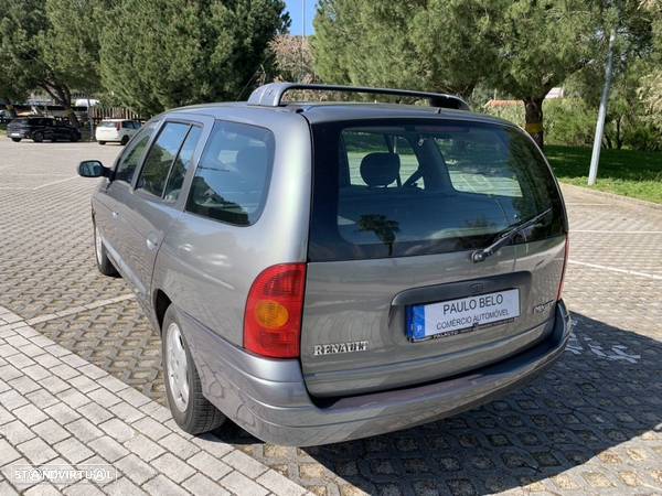 Renault Mégane Break 1.4 16V RXE AC - 12