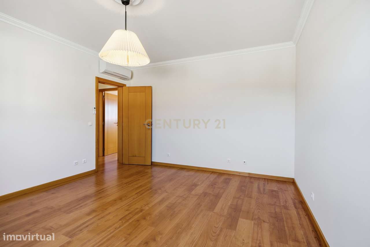 Moradia T5 com Garagem e Piscina em Miragaia, Lourinhã-40