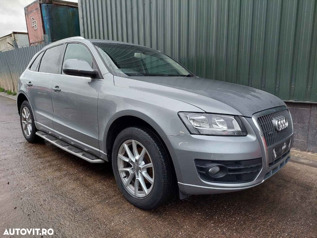 Far stanga Audi Q5 2011 SUV CGLB 2.0 TDI CGLB 170hp - 2