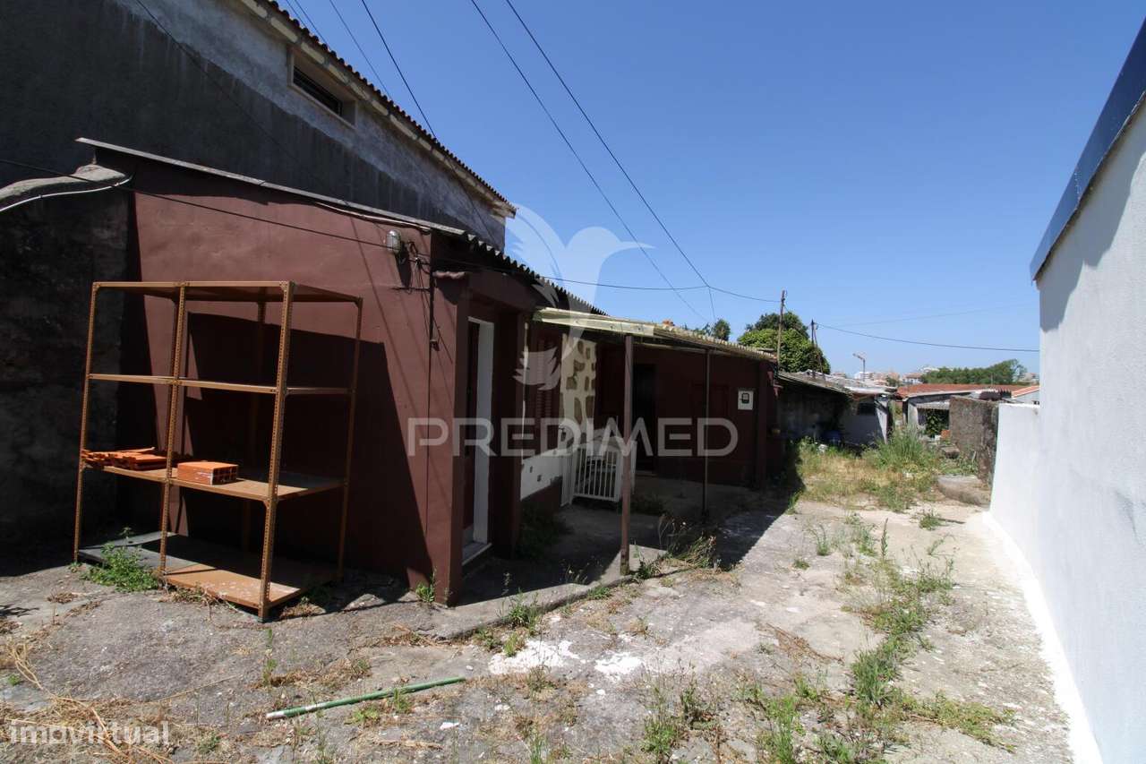 Conjunto moradias devolutas com terreno, Zona ARU S. Mamede Infesta - Grande imagem: 2/18