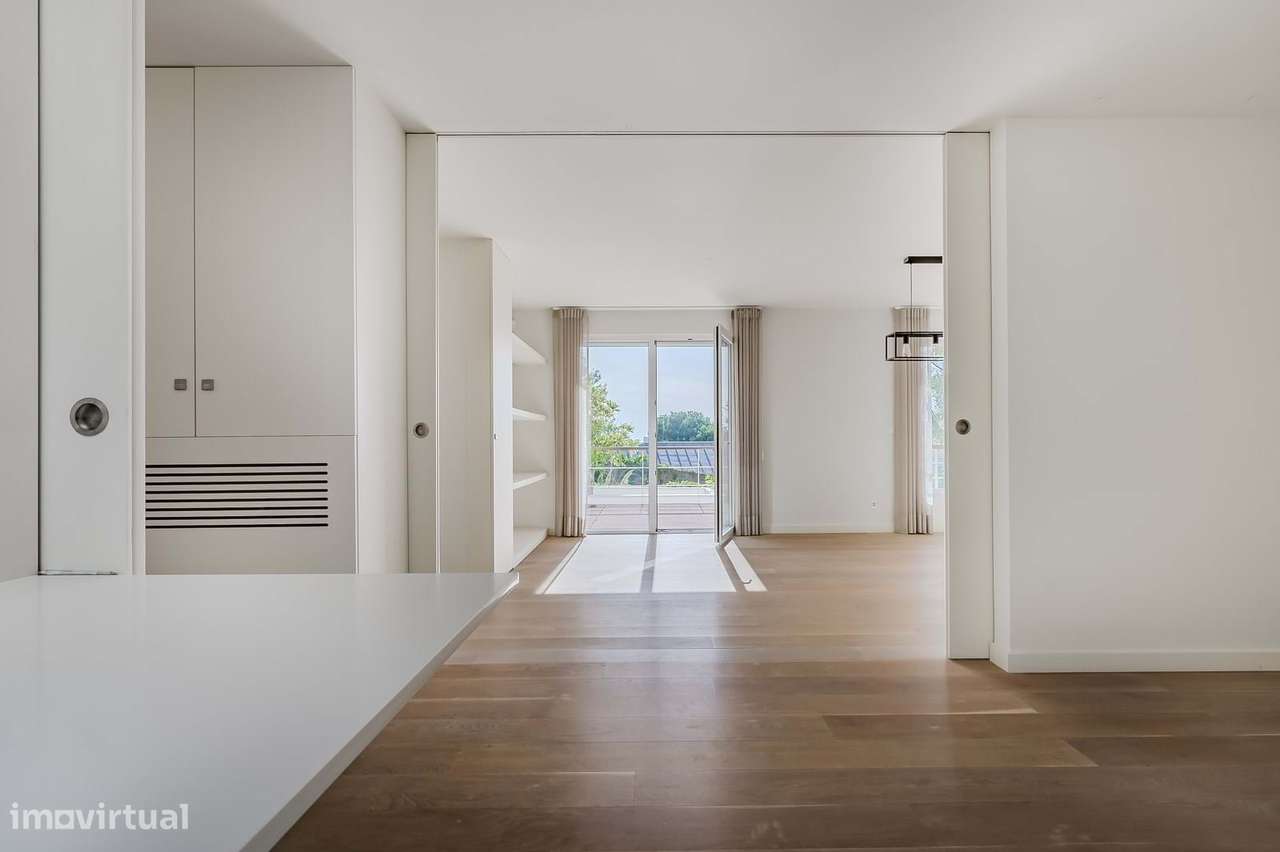 Moradia T4 com Piscina e Terraços Panorâmicos, Parede-21