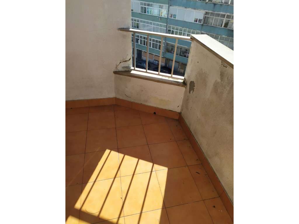 T2 remodelado e semiequipado em Queluz-7