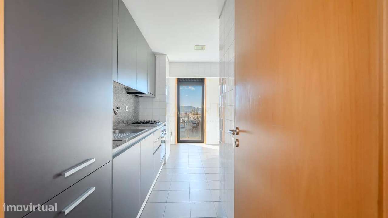 Apartamento T2 Azurém Guimaraes com Varanda Panorâmica-7