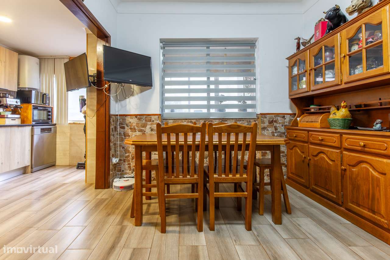Paio Pires - Apartamento de 4 assoalhadas remodelado, com quintal-6