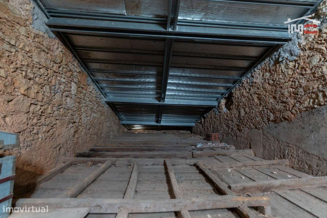 Moradia T2 com Projeto Aprovado em TOMAR já com telhado novo e isol...-16